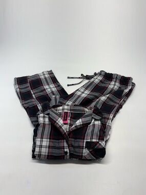 La Vie En Rose Black, White & Red Plaid Pajama Set Size Medium